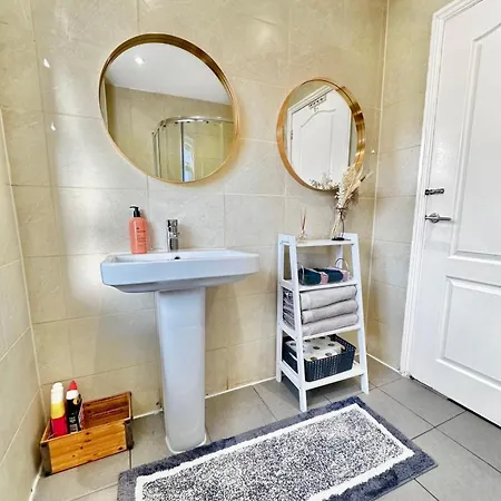 Charming 3-Bedroom House With Garden In Portsmouth, Close Parking, Train Station & Gunwharf Buitenkant foto