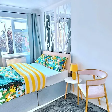 Charming 3-Bedroom House With Garden In Portsmouth, Close Parking, Train Station & Gunwharf Buitenkant foto