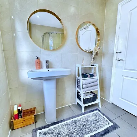 Charming 3-Bedroom House With Garden In Portsmouth, Close Parking, Train Station & Gunwharf Buitenkant foto