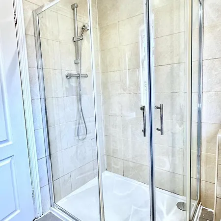 Charming 3-Bedroom House With Garden In Portsmouth, Close Parking, Train Station & Gunwharf Buitenkant foto